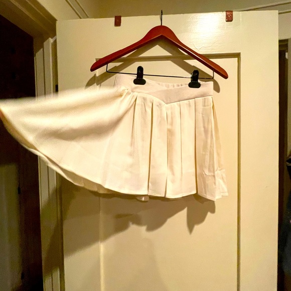 Creamy white tennis vibes skirt skort w/ shorts underneath side zipper stretch - Picture 1 of 11